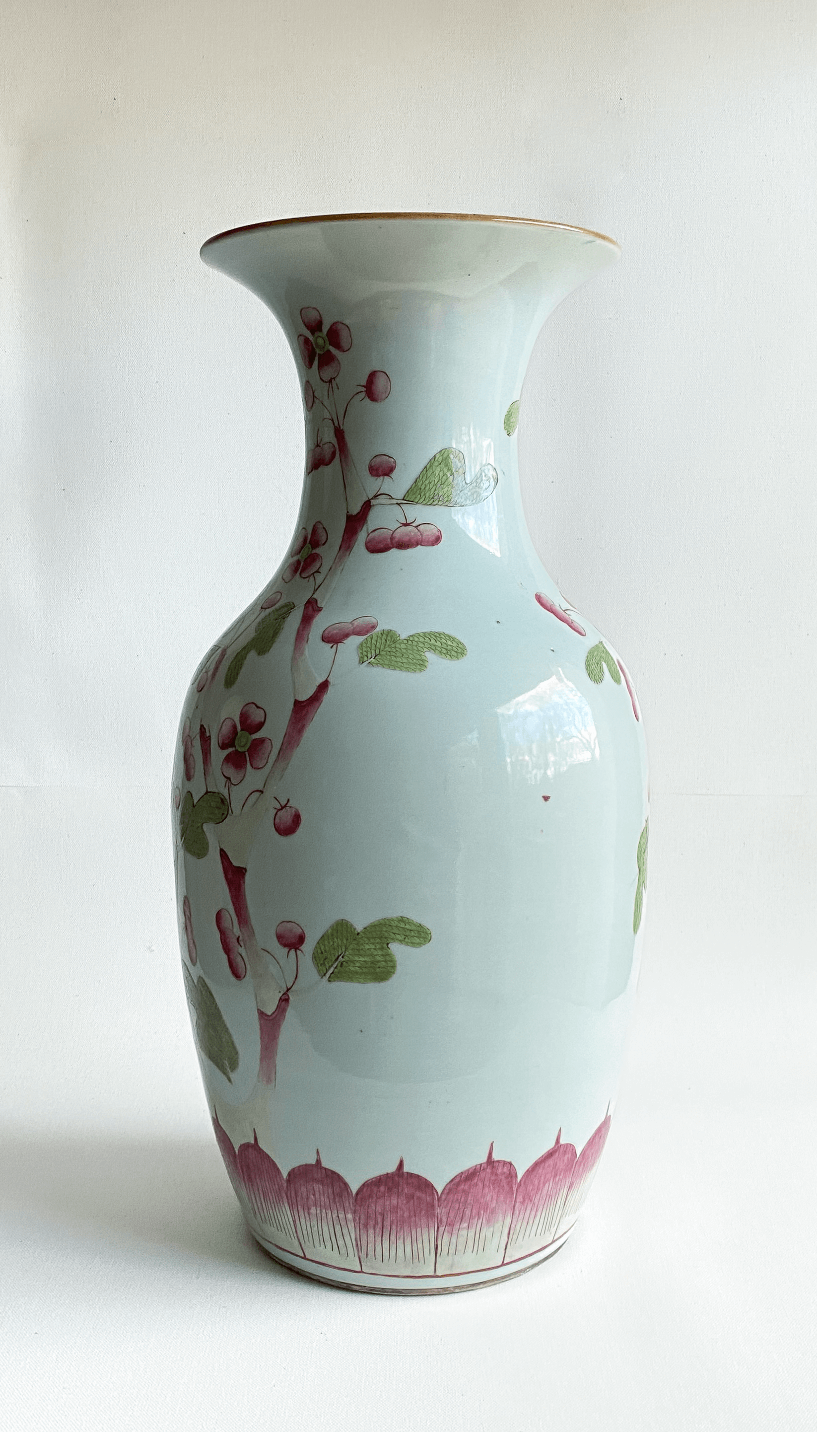 A Large Chinese Export Famille Rose Porcelain Vase, Qing Dynasty