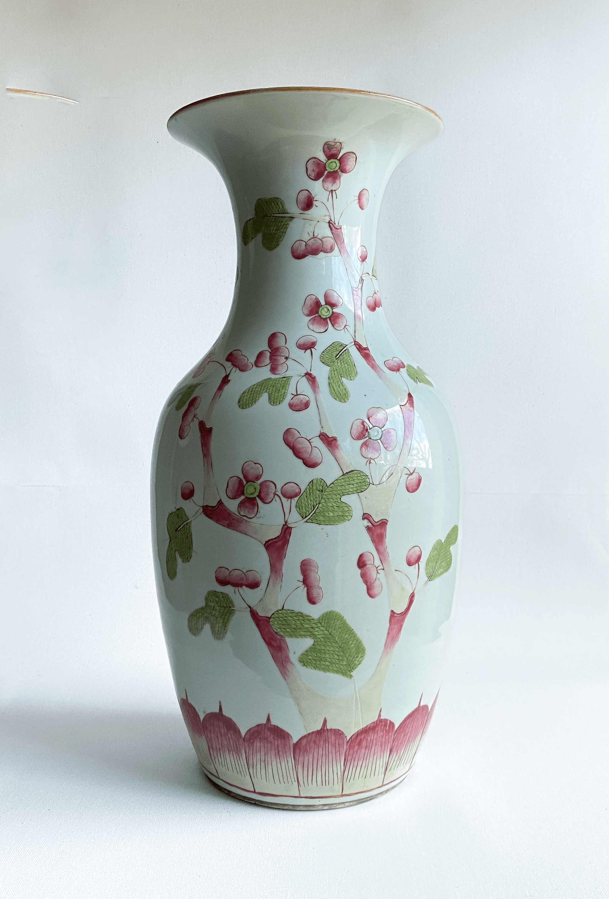 A Large Chinese Export Famille Rose Porcelain Vase, Qing Dynasty